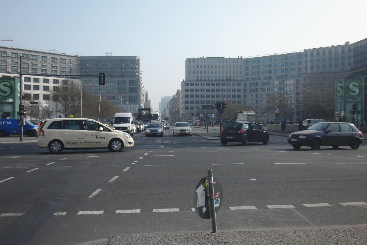 Platz Verkehr.JPG